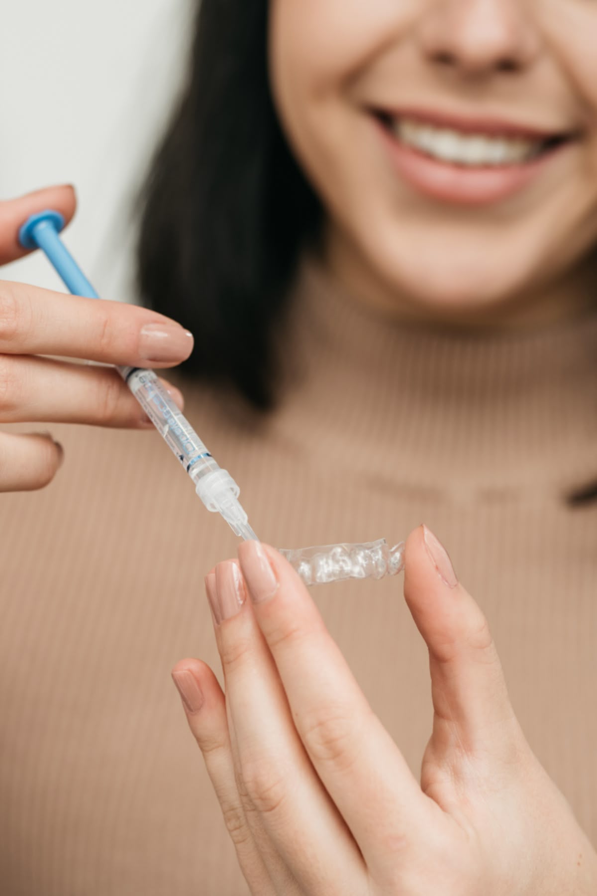 Patient removing clear aligner for eating and cleaning